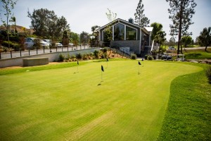 Putting Green & Clubhouse (800x533)