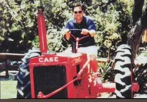 Toby on Tractor_2 (800x559)